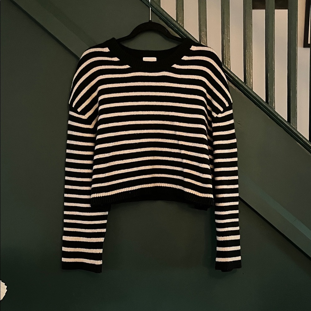 H&M Black and White Striped Cropped Knit Sweater